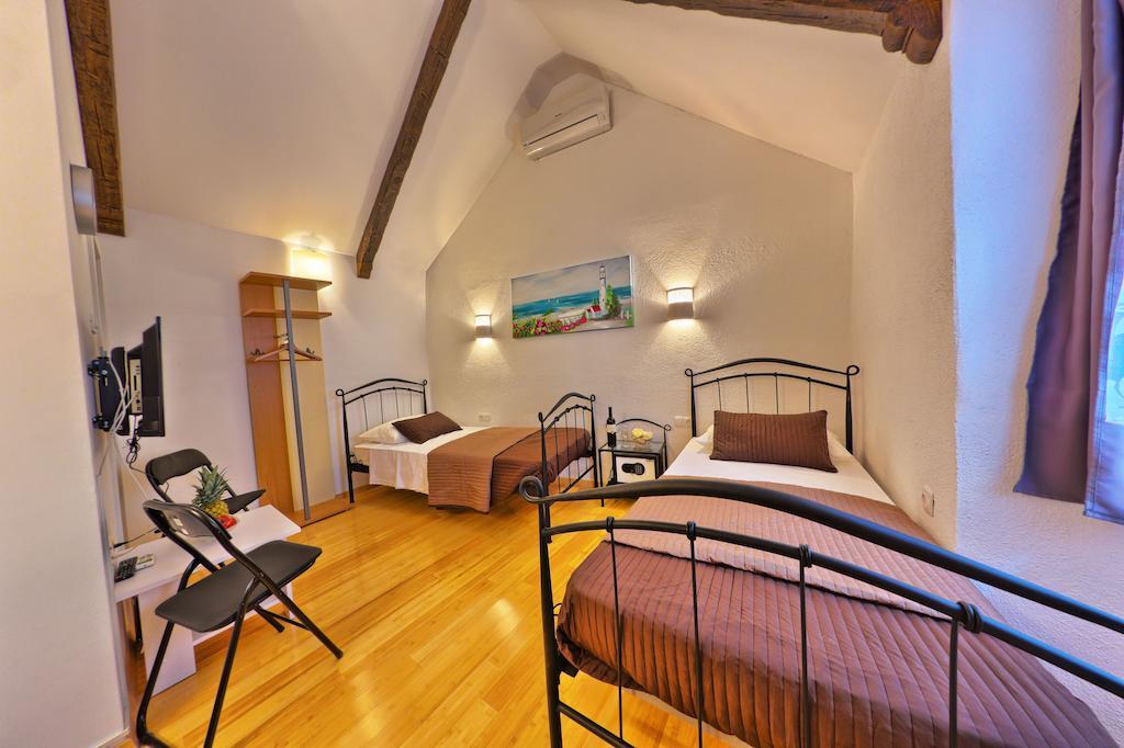 Studio Sime Apartment Split Room photo